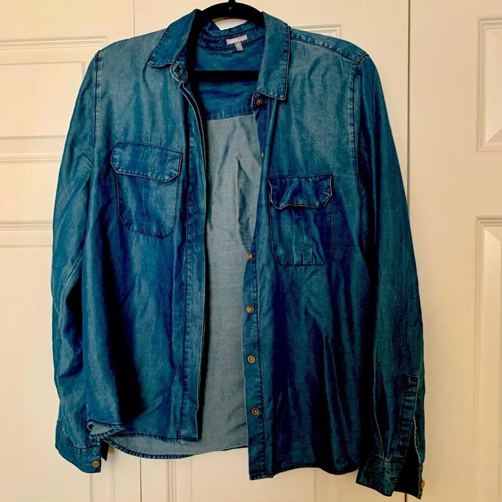 Women's denim button down shirt. Great condition